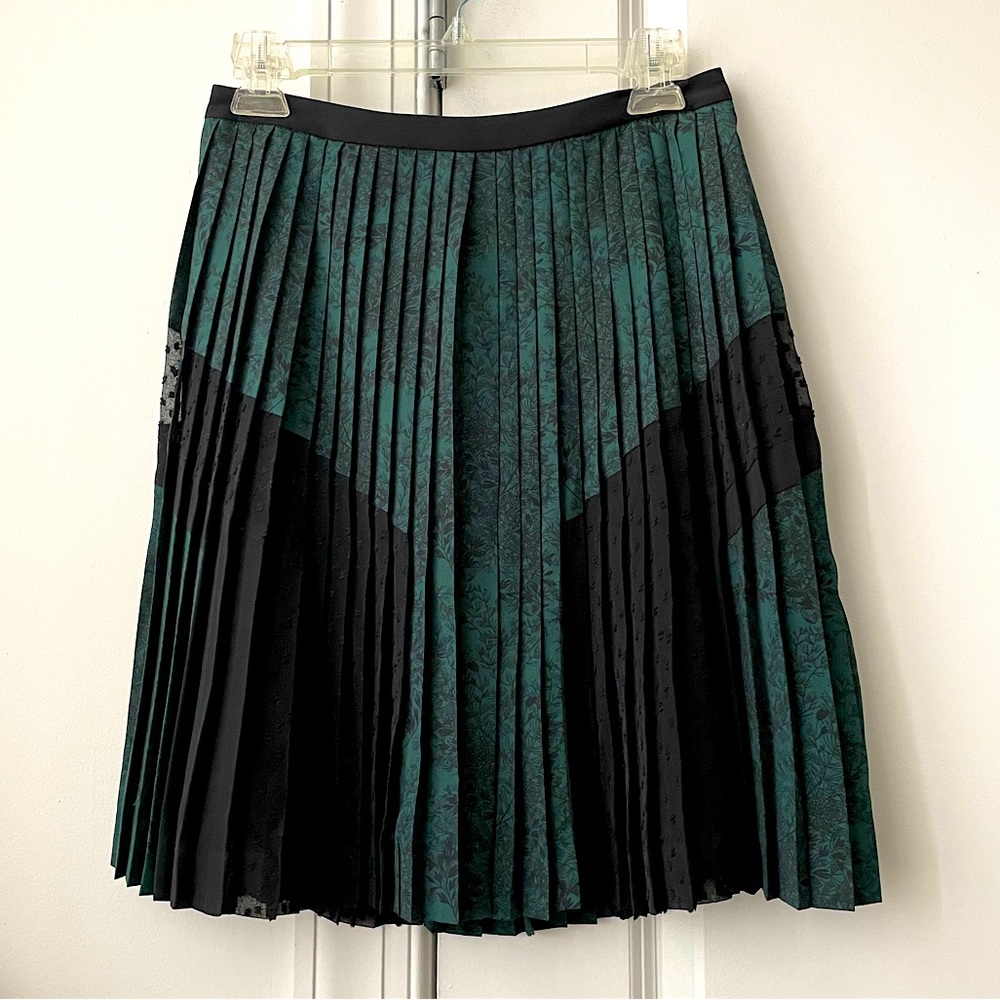 NWT Banana Republic  Dark Green and Black Pleated Skirt Petite 00